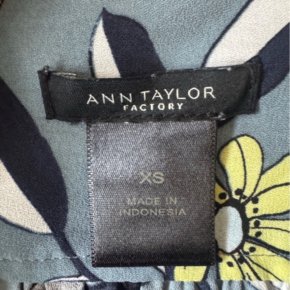 Ann Taylor Floral Blouse Blue Yellow SZ XS Spring Summer - Picture 3 of 8